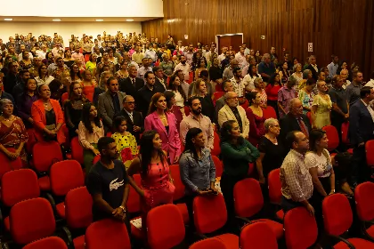 A sessão para entrega de moções de aplauso fez parte de um conjunto de atividades requeridas pelo deputado estadual Dr. João (MDB) e realizadas ao longo do dia, no Centro Cultural Pedro Alberto Tayano Filho