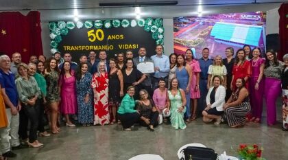 Profissionais da Escola Daniel Martins Moura são homenageados