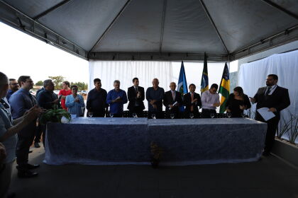 Participaram da cerimônia o juiz diretor do Foro de Peixoto de Azevedo, Fernando Kendi Ishikawa, o prefeito de Peixoto de Azevedo, o promotor de Justiça, Marlon Pereira Rodrigues, o tabelião e oficial registrador, Carlos Eduardo Soares Vaz, a presidente da Câmara de Vereadores de Peixoto, Rosângela de Matos Dias e a Vereadora Eliege Krull