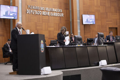 Na ocasião, convocado para parecer oral sobre a matéria, o deputado estadual Júlio Campos (União), presidente da CCJR, avocou a relatoria do substitutivo integral
