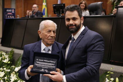 Primeira-dama Virginia Mendes é homenageada com 'Comenda Senador Filinto  Muller' da ALMT - mt.gov.br - Site