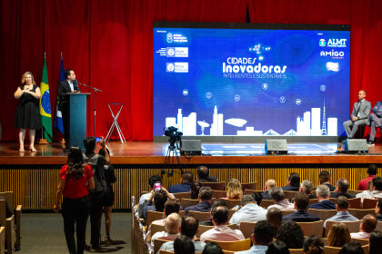 Deputados prestigiam prêmio Cidades Inovadoras, Inteligentes e Sustentável - SECITECI