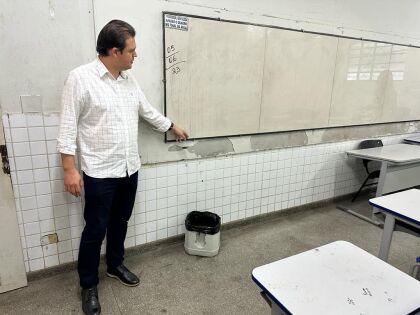 Thiago Silva durante vistoria em escola da rede pública de ensino