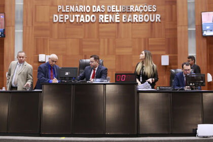 Deputados limpam a pauta de votação na ALMT