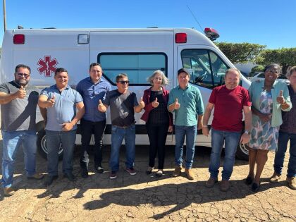 Thiago Silva viabiliza a entrega de ambulância para a saúde de Paranatinga