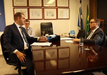 Thiago Silva em reunião com o senador Mauro Carvalho