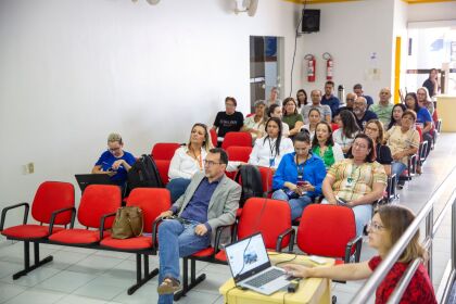 Na reunião em Colíder, mais uma vez, gestores e vereadores disseram haver dificuldades com a falta de profissionais de algumas especialidades, como neurologia