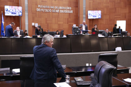 Pedido de vista adia votação da LDO de 2024 e deputados limpam a pauta de vetos