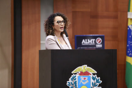  A suplente de deputada Sheila Klener é autora do projeto original que, agora, mudou de Sema, para Seduc, a secretaria responsável pela coordenação e promoção das atividades da Semana Estadual da Geodiversidade.