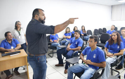 Por Dentro do Parlamento recebe alunos da Escola Estadual João Pedro Torres, de Poxoréu