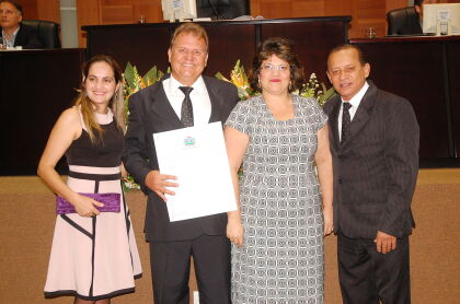 Deputado Zé Domingos entrega títulos de cidadania MT