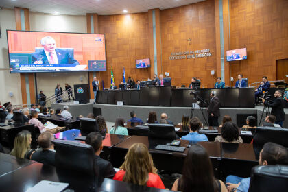 Deputado Dilmar Dal Bosco outorga honrarias a personalidades que contribuíram para o desenvolvimento de Mato Grosso