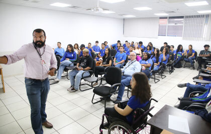 Por Dentro do Parlamento recebe alunos da E. E. Ulysses Cuiabano