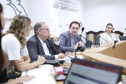 Audiência pública teve a participação do secretário de Saúde, Gilberto Figueiredo