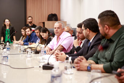 Professor Agnaldo Gomes, morador da região que será impactada pela construção da ferrovia.