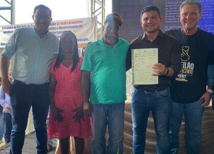 Valdir Barranco participa de entrega de títulos rurais em Cáceres e Vila Bela