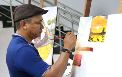 Artista da comunidade Rio dos Peixes expõe obras no saguão da ALMT
