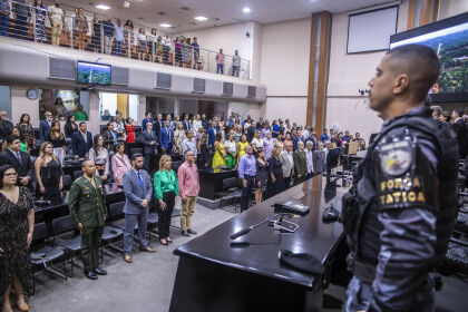 Membros da Força Tática de Tangará da Serra receberam moção de aplausos.