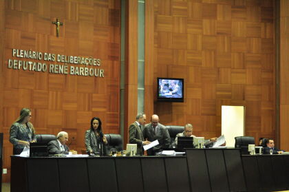 Silval Barbosa veta 15 emendas de parlamentares