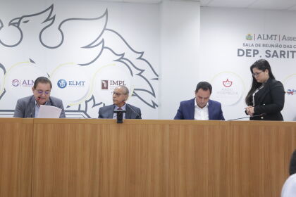 Os parlamentares destacaram a rápida trajetória política da deputada Amália Barros que, em pouco tempo, conquistou o eleitorado mato-grossense