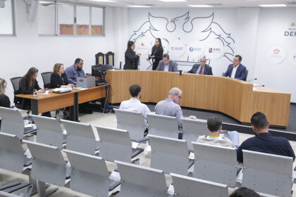 A comissão ainda apreciou outras 27 matérias, das quais 17 receberam parecer favorável