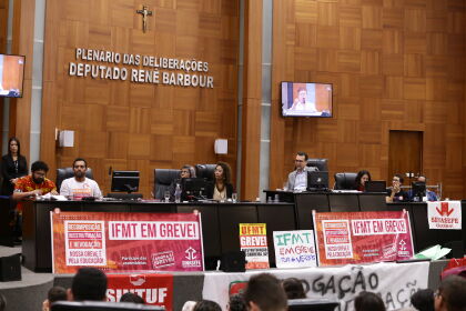 Assembleia Legislativa reúne trabalhadores e estudantes para discutir o ensino público federal