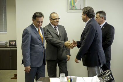 Presidente Guilherme Maluf e deputado Dilmar Dal Bosco reunen-se com Min istro Elizeu Padilha