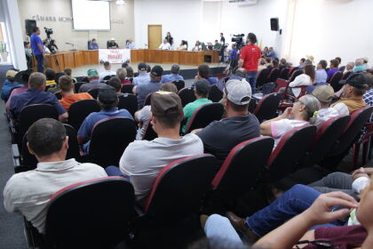 Produtores da região participaram da reunião realizada na Câmara Municipal de Itanhangá