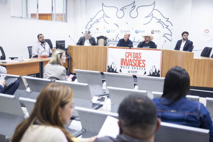 Durante a reunião, foram aprovados requerimentos apresentados pelo presidente da CPI, Gilberto Cattani, solicitando a convocação de representantes da Sema para explicarem o motivo de não foram tomadas providências diante das denúncias de crimes ambientais