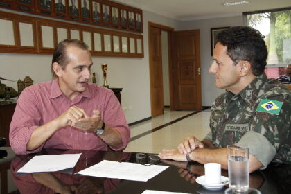 Deputado Wilson Santos e o general José Carlos Avellar