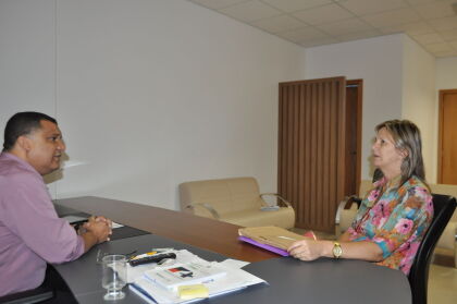 Deputado Silvano Amaral em reunião com vereadora de Cotriguaçu