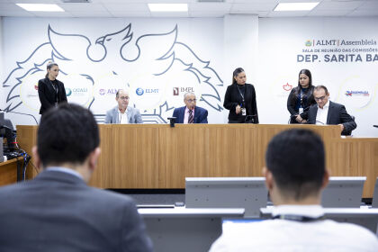 A Comissão aprovou parecer favorável à derrubada de cinco vetos do Poder Executivo a Projetos de Lei (PL) que dispões sobre a estadualização de trechos de rodovias municipais. 