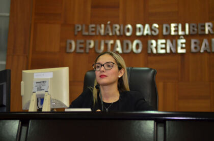 Janaina Riva se destaca por defesa dos municípios