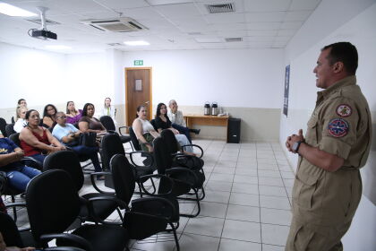 Profissionais do Corpo Bombeiros e da saúde são os monitores do curso