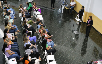 Com intuito de dar visibilidade e ampliar os debates sobre essas questões, a Procuradoria da Mulher da ALMT realizou um café da manhã com os servidores da Casa de Leis