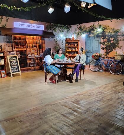 No programa de estreia da 5ª temporada, as escritoras Larissa Campos e Morgana Poiesi comentam a respeito da literatura contemporânea