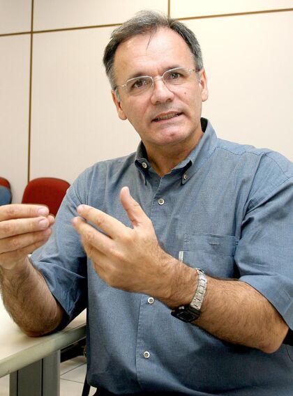 DEputado Benedito Pinto entrega títulos de cidadãos MT
