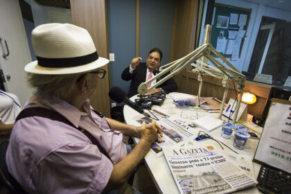Dep. Gilmar Fabris  concede entrevista na Rádio CBN