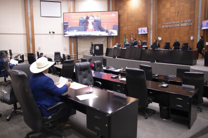 Parlamentares analisam proposta que beneficia diversos setores com benefícios fiscais