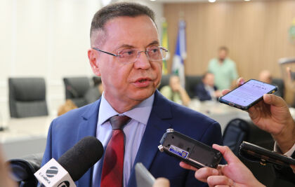 O deputado Eduardo Botelho telefonou para o secretário de Educação de Várzea Grande, Silvio Fidelis, que tranquilizou os pais