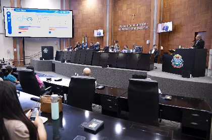 Em relação à infraestrutura das escolas, o governo cumpriu, até o mês de junho de 2024, 50% das metas estabelecidas para o ano