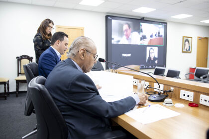 Participaram da reunião os deputados Júlio Campo e Diego Guimarães (Republicanos),  de forma presencial, e os deputados Sebastião Rezende (União) e Janaína Riva (MDB) on line.