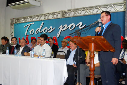 Deputado Eduardo Botelho participa de reunião em Várzea Grande