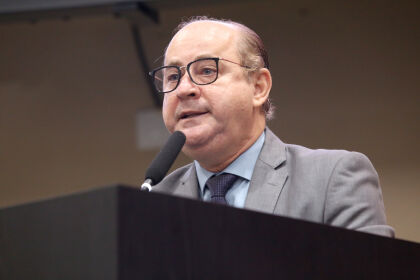 O deputado Dr. Eugênio explica que projeto se baseia no princípio da reciprocidade