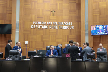 Deputados apreciam matérias e limpam a pauta