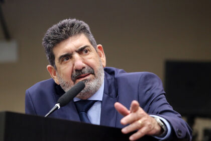 Dr. João usou a tribuna para cobrar o cumprimento da Lei 11.833/2022