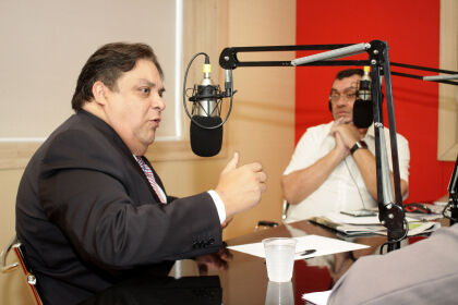 Deputado Gilmar Fabris em entrevista na rádio Mega.