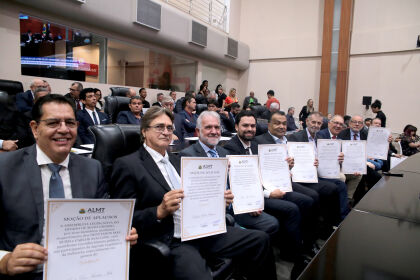 Representantes da Indústria receberam homenagens durante a sessão. 