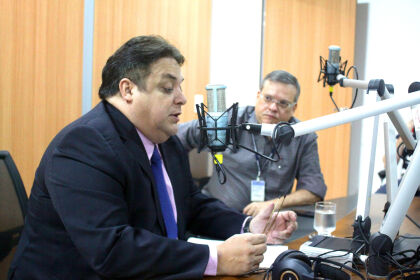 Deputado Gilmar Fabris em entrevista na Rádio Assembleia