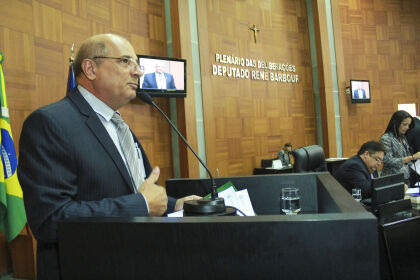 Zeca Viana apresenta requerimentos para fiscalizar reforma de escolas